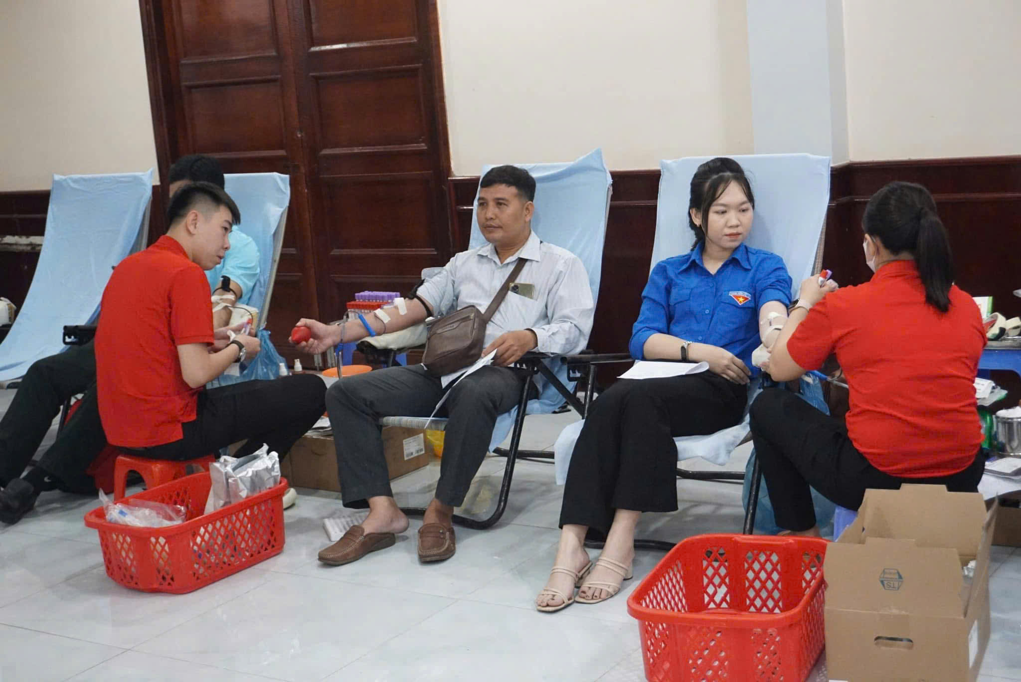 Ủy ban Hội LHTN Việt Nam thành phố Mỹ Tho phối hợp thực hiện chương trình Hiến máu tình nguyện với chủ đề \